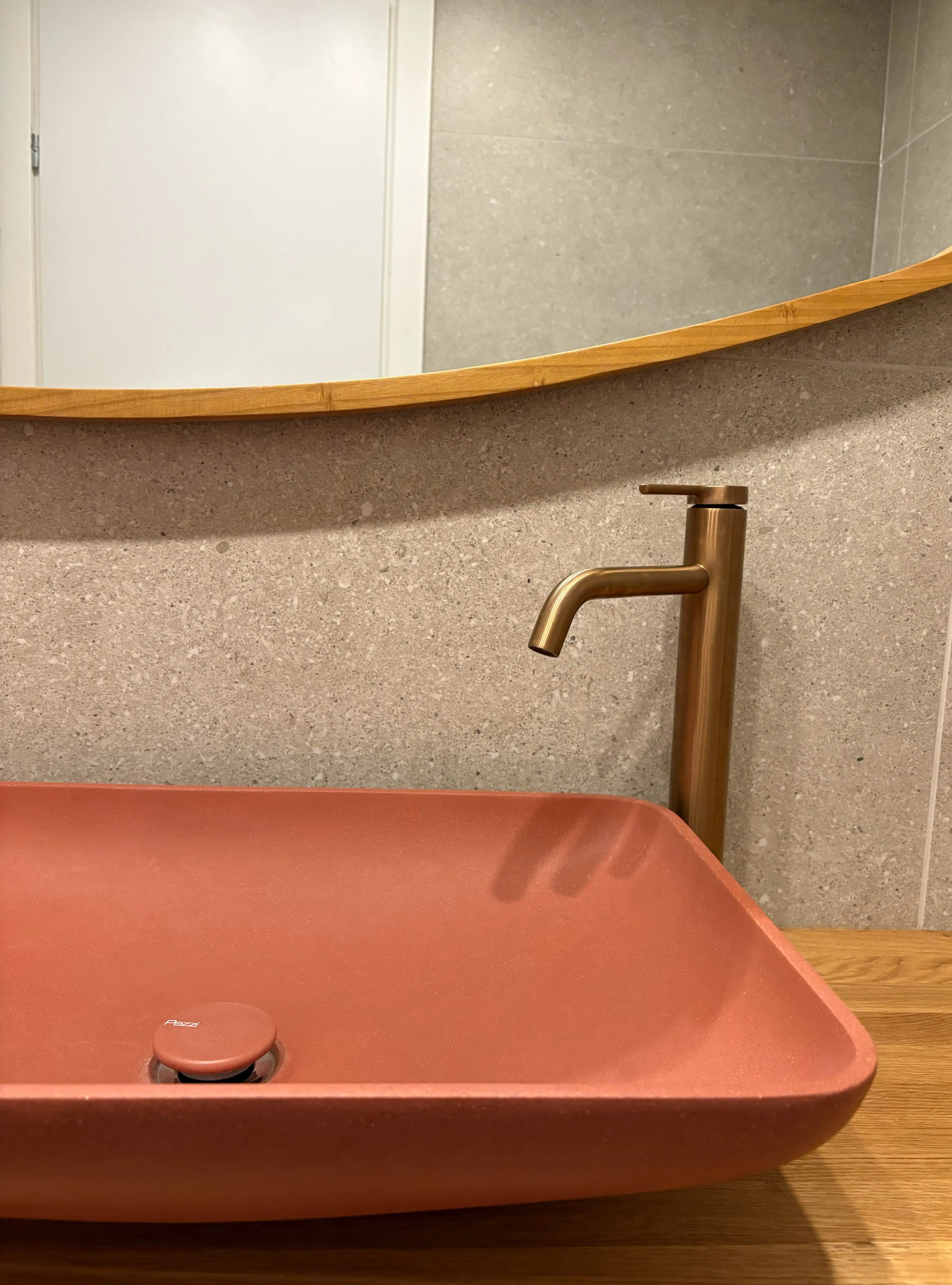 ארון כיור חמרה שילוב ע ומראה עץ