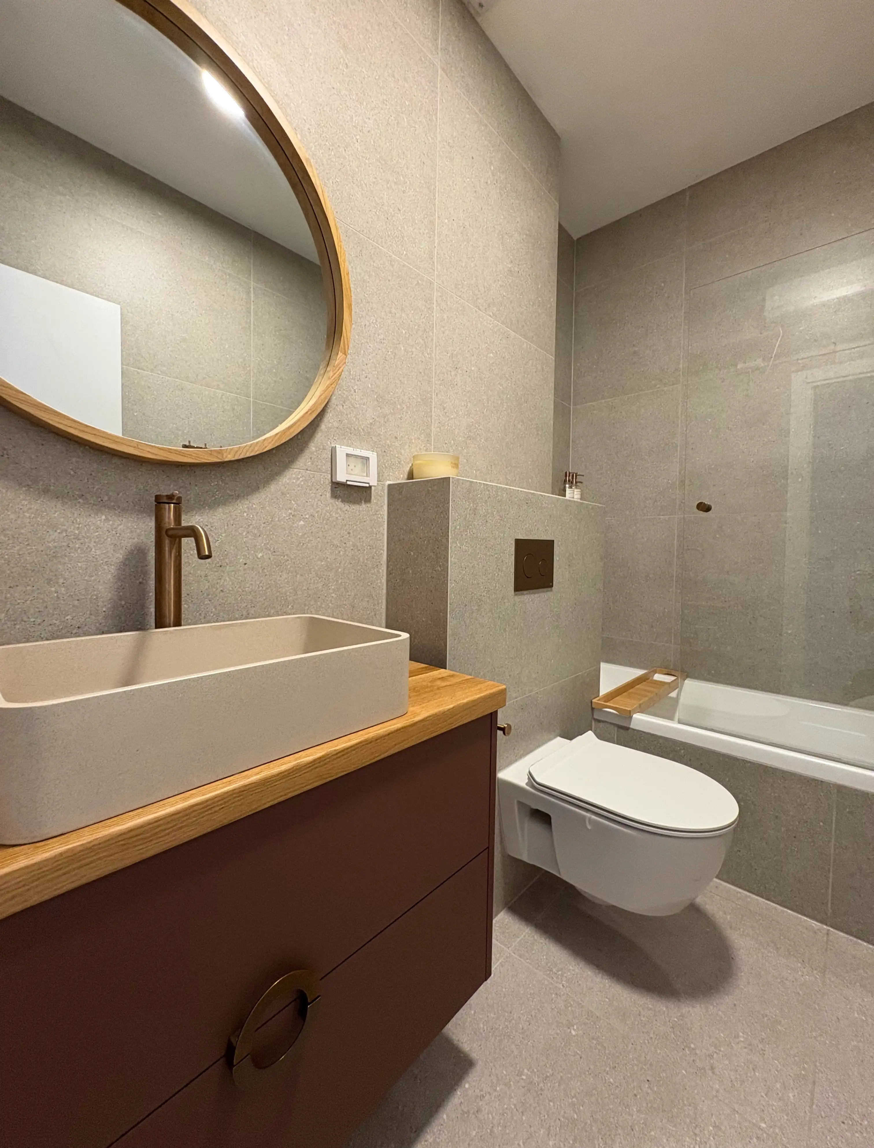 חדר רחצה כיור אבן ופליז