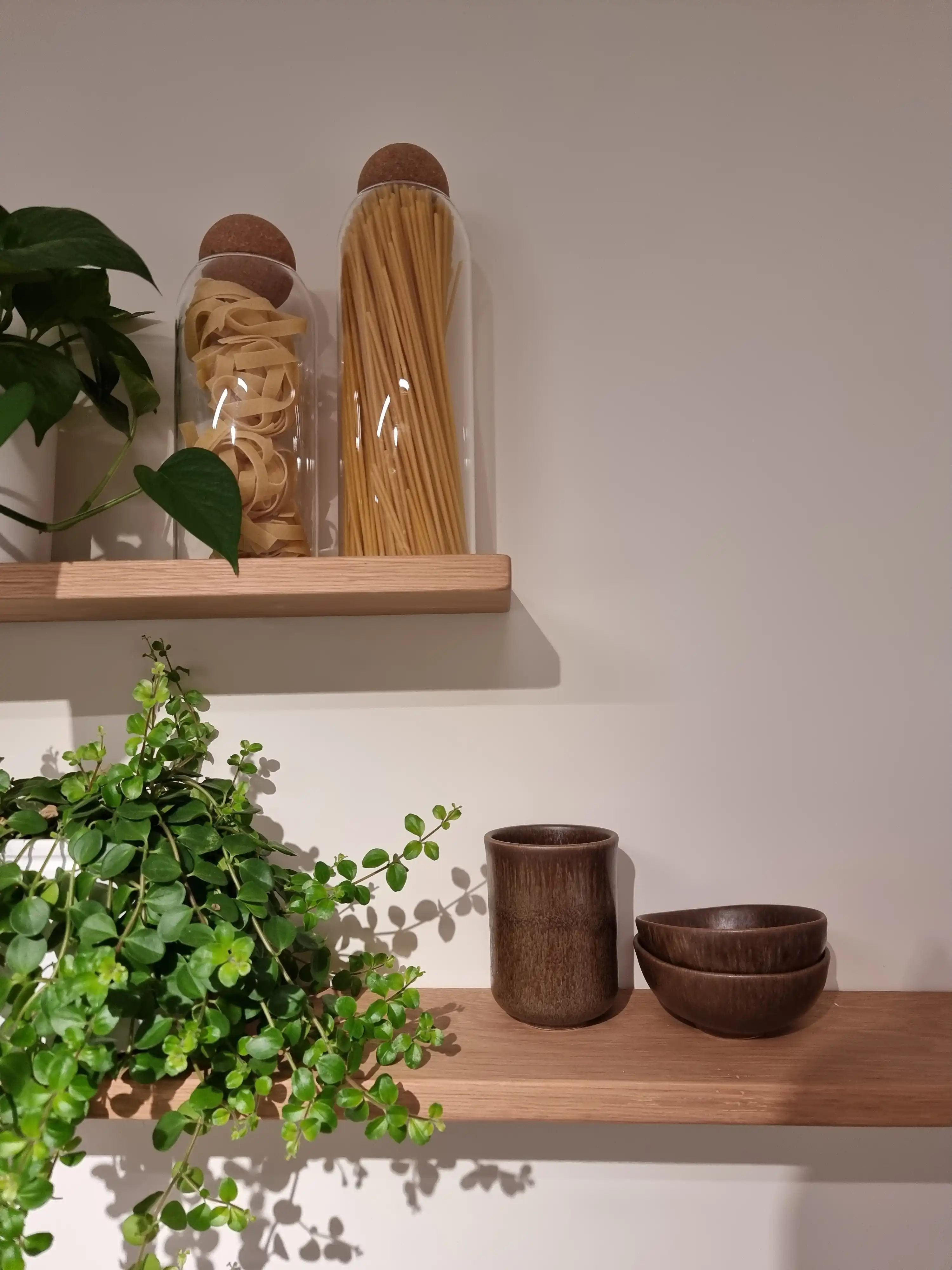 מדפים צפים מעץ